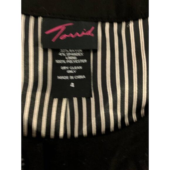 Torrid Black Short 3 Button Swing Jacket  SIZE 4 or 26 - Picture 5 of 9
